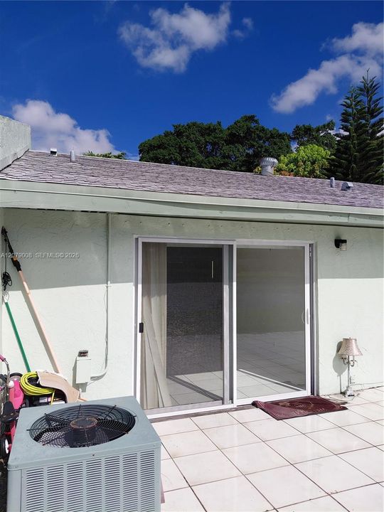 En Venta: $290,000 (3 camas, 2 baños, 1050 Pies cuadrados)