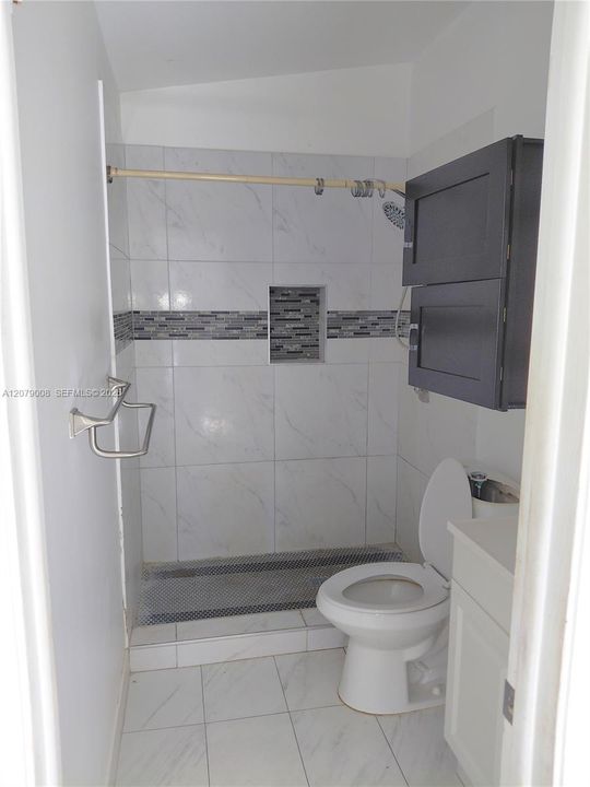 En Venta: $290,000 (3 camas, 2 baños, 1050 Pies cuadrados)