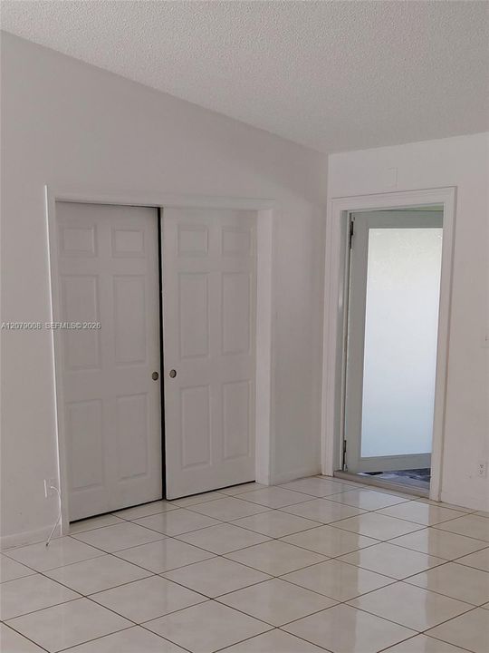 En Venta: $290,000 (3 camas, 2 baños, 1050 Pies cuadrados)