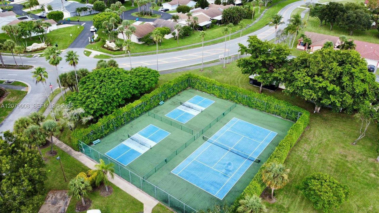 En Venta: $290,000 (3 camas, 2 baños, 1050 Pies cuadrados)