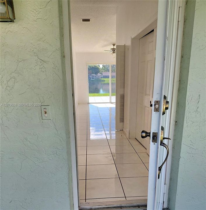 En Venta: $290,000 (3 camas, 2 baños, 1050 Pies cuadrados)