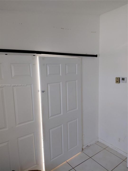 En Venta: $290,000 (3 camas, 2 baños, 1050 Pies cuadrados)