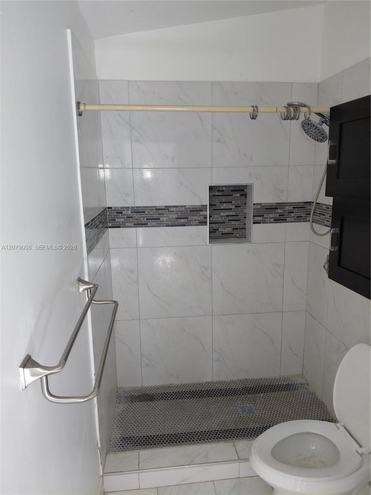 En Venta: $290,000 (3 camas, 2 baños, 1050 Pies cuadrados)