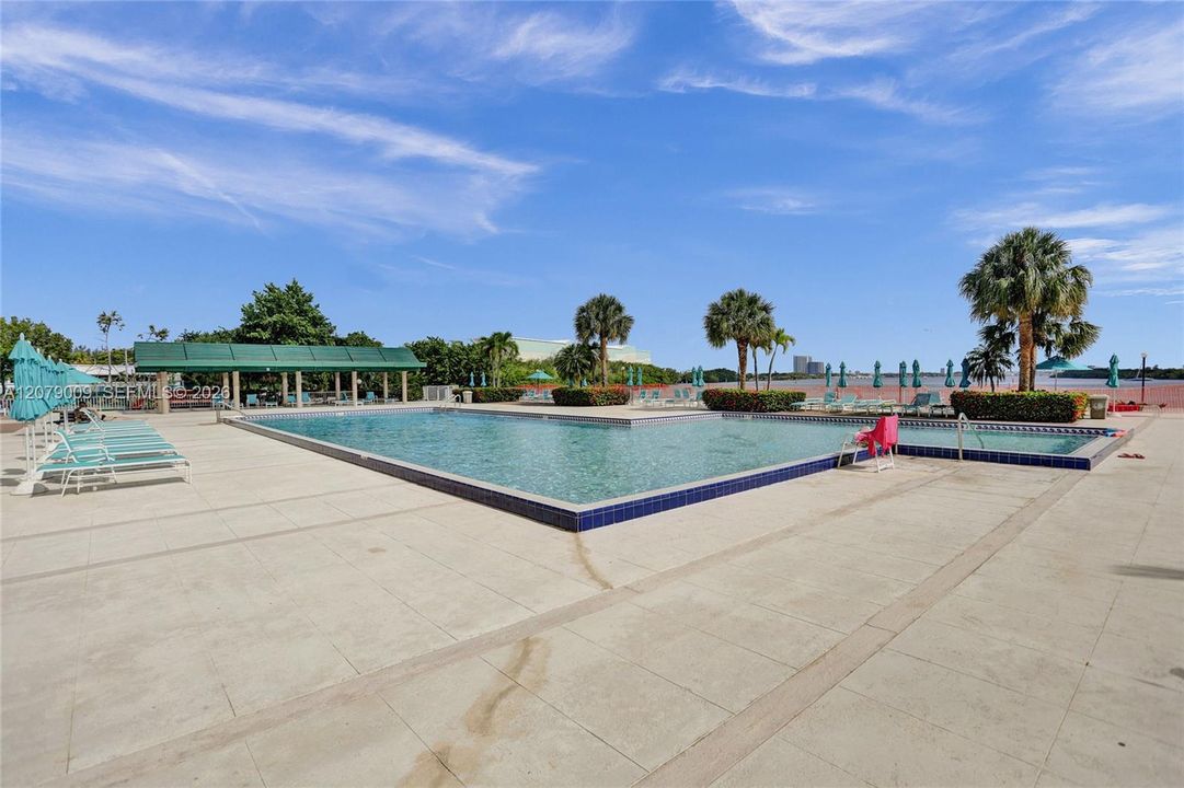 For Rent: $3,200 (2 beds, 2 baths, 1220 Square Feet)