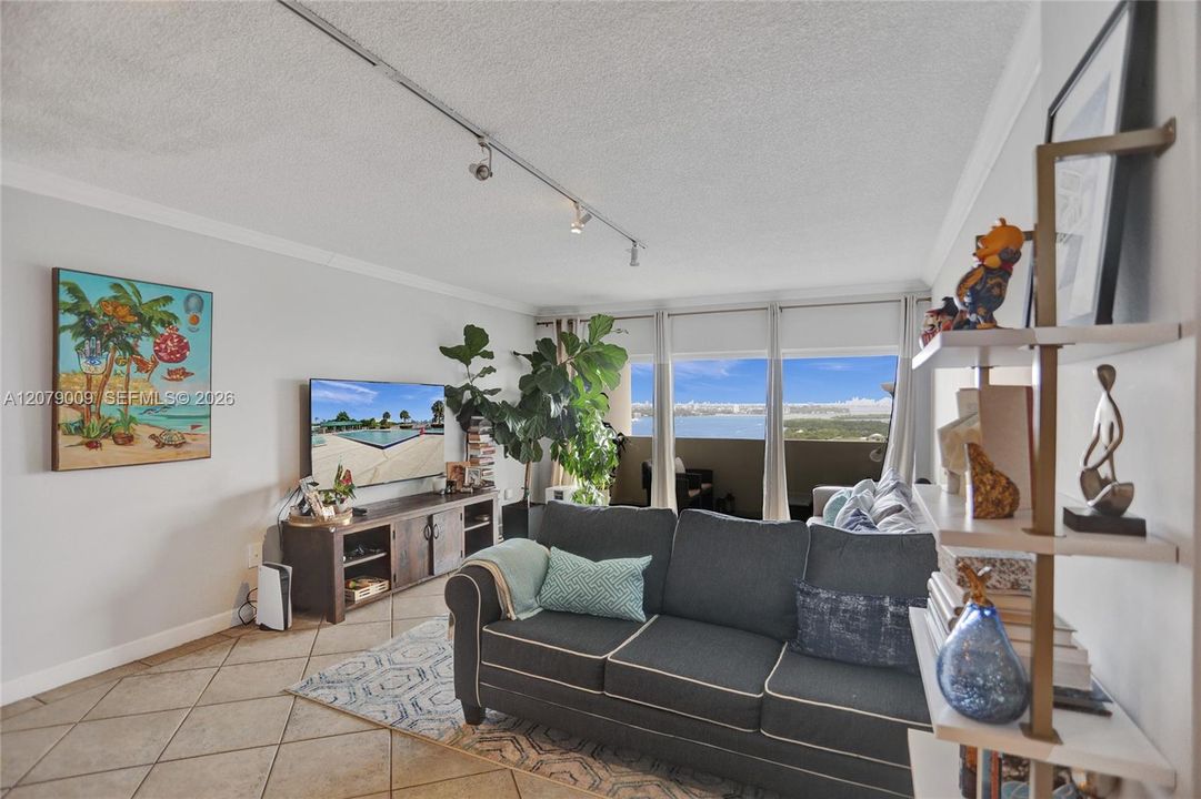 For Rent: $3,200 (2 beds, 2 baths, 1220 Square Feet)