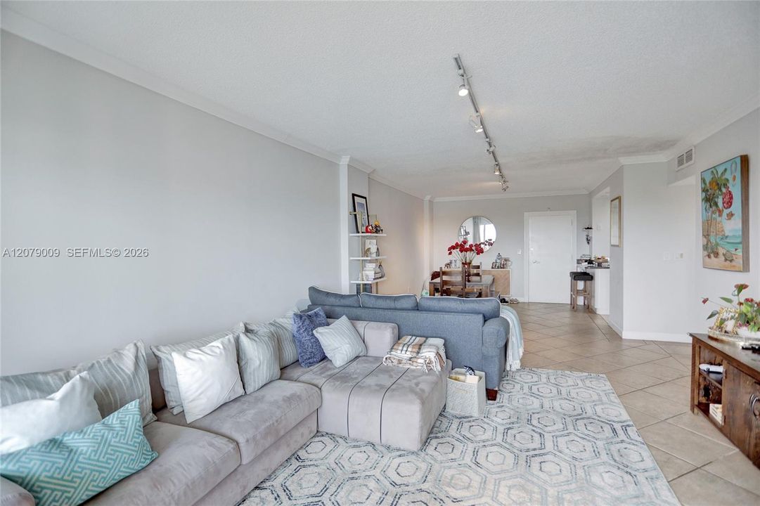 For Rent: $3,200 (2 beds, 2 baths, 1220 Square Feet)