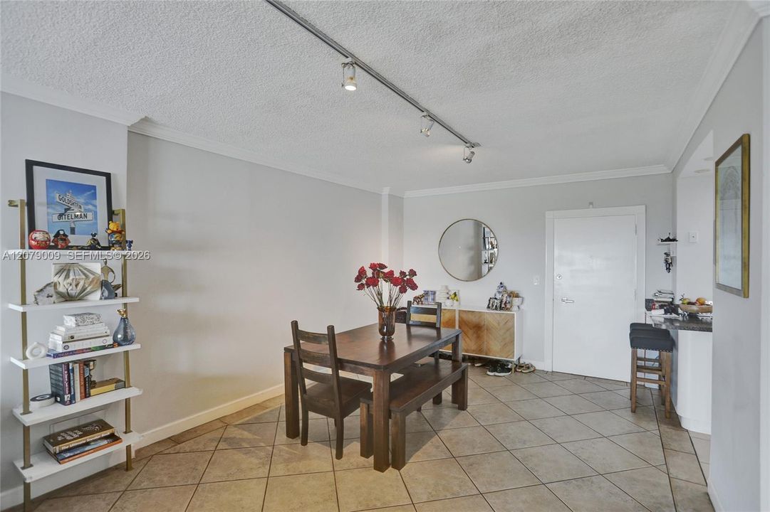 For Rent: $3,200 (2 beds, 2 baths, 1220 Square Feet)