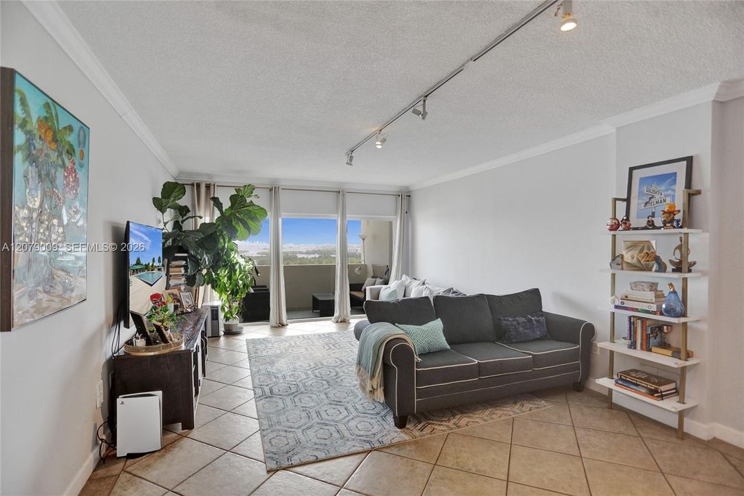 For Rent: $3,200 (2 beds, 2 baths, 1220 Square Feet)