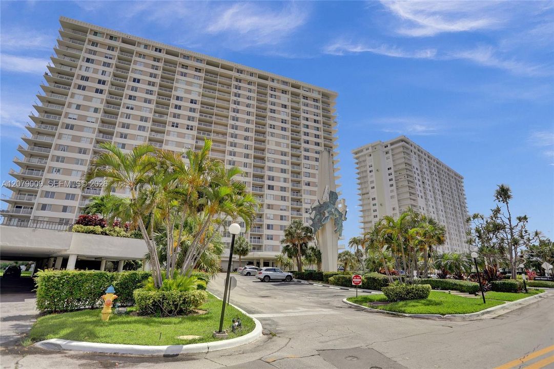 For Rent: $3,200 (2 beds, 2 baths, 1220 Square Feet)