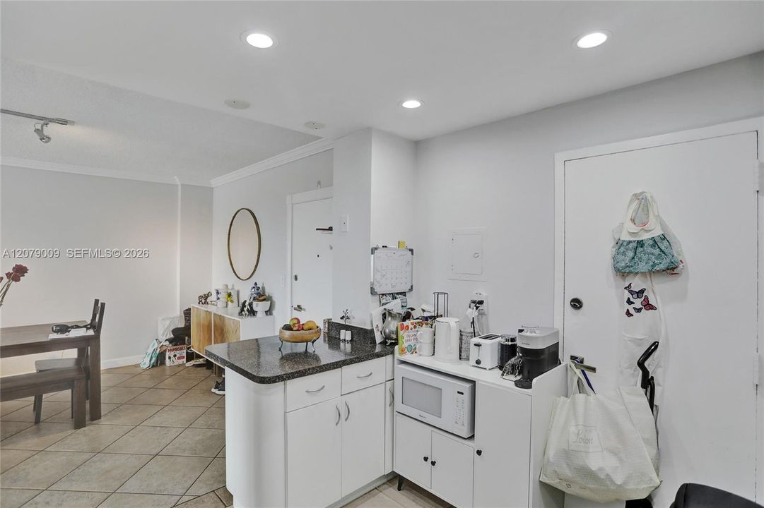 For Rent: $3,200 (2 beds, 2 baths, 1220 Square Feet)