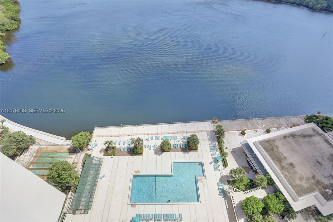 For Rent: $3,200 (2 beds, 2 baths, 1220 Square Feet)