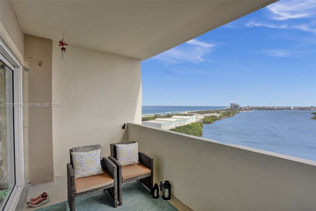For Rent: $3,200 (2 beds, 2 baths, 1220 Square Feet)