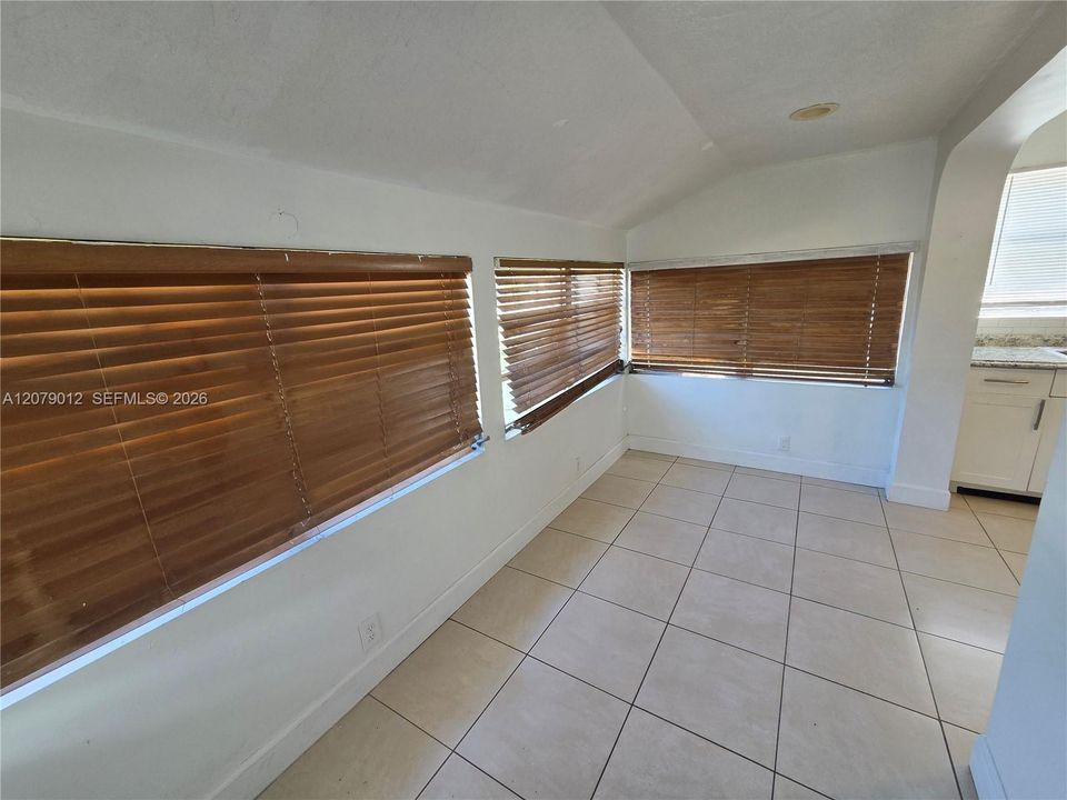 For Rent: $2,000 (2 beds, 1 baths, 1751 Square Feet)