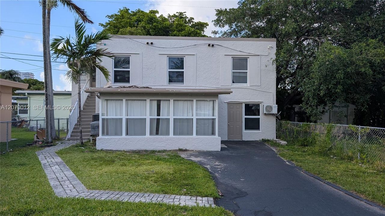 For Rent: $2,000 (2 beds, 1 baths, 1751 Square Feet)