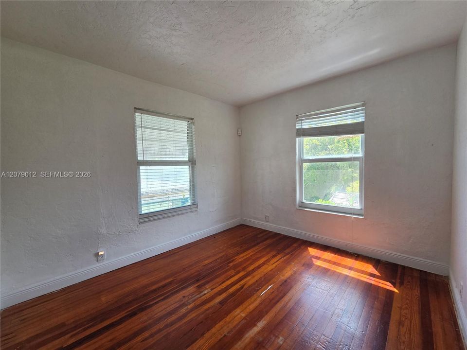 For Rent: $2,000 (2 beds, 1 baths, 1751 Square Feet)
