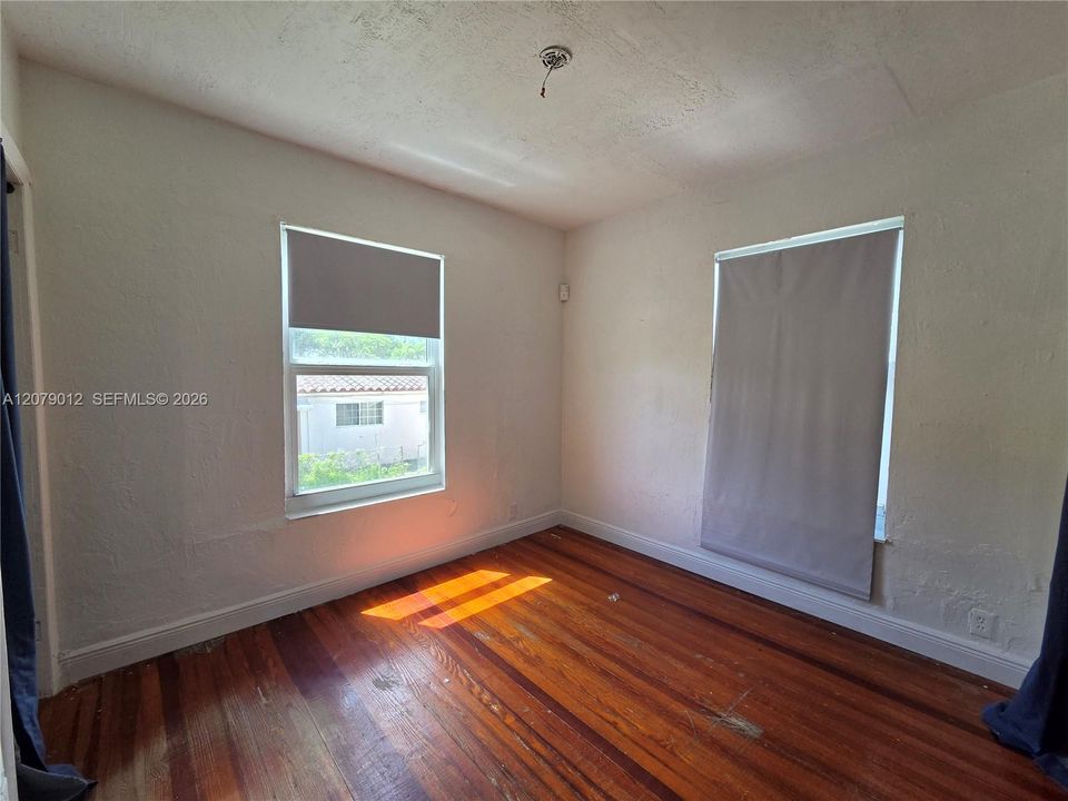 For Rent: $2,000 (2 beds, 1 baths, 1751 Square Feet)