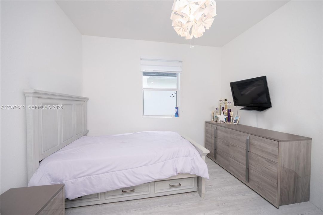 For Sale: $890,000 (5 beds, 3 baths, 3012 Square Feet)