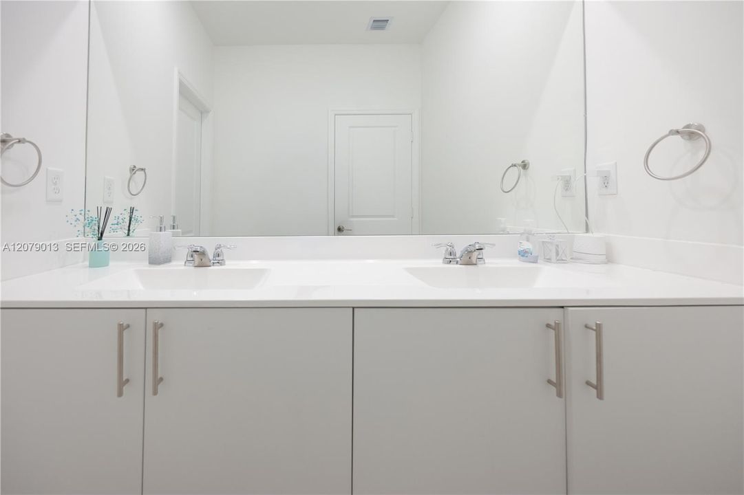 For Sale: $890,000 (5 beds, 3 baths, 3012 Square Feet)