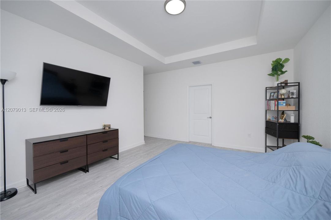 For Sale: $890,000 (5 beds, 3 baths, 3012 Square Feet)
