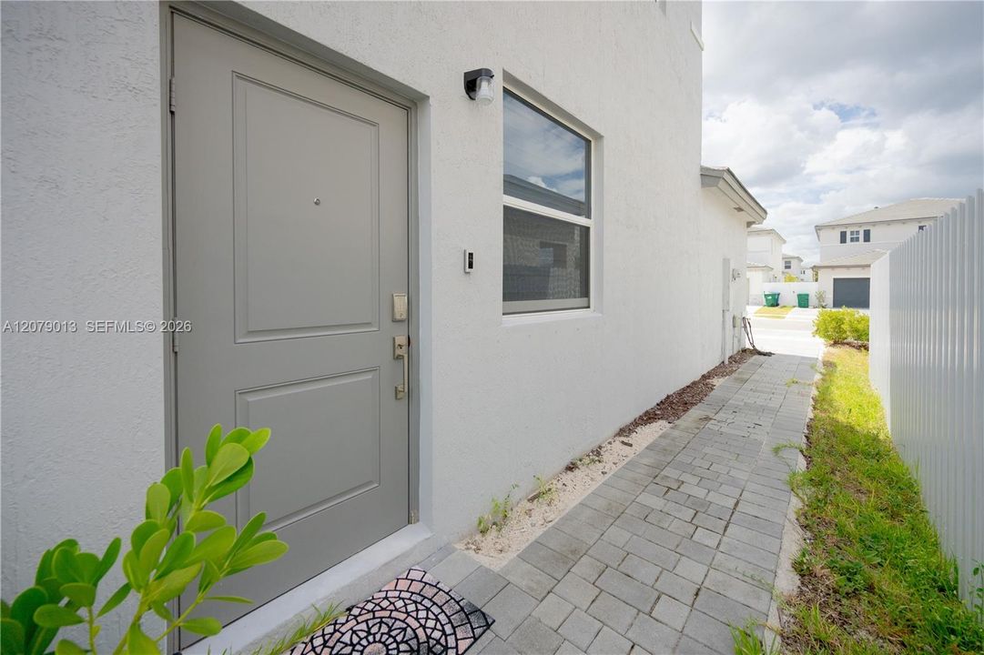 For Sale: $890,000 (5 beds, 3 baths, 3012 Square Feet)