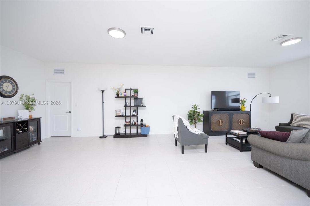 For Sale: $890,000 (5 beds, 3 baths, 3012 Square Feet)