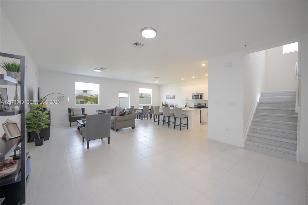 For Sale: $890,000 (5 beds, 3 baths, 3012 Square Feet)
