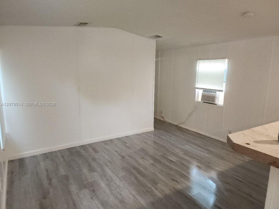 В аренду: $1,150 (1 спален, 1 ванн, 784 Квадратных фут)