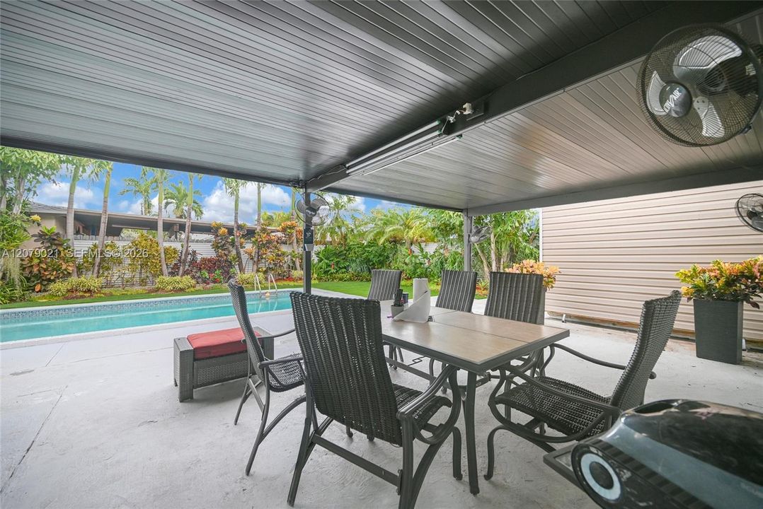 For Sale: $629,999 (3 beds, 2 baths, 1125 Square Feet)