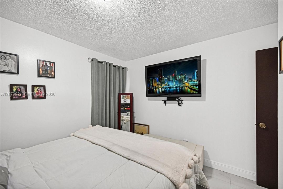 For Sale: $629,999 (3 beds, 2 baths, 1125 Square Feet)