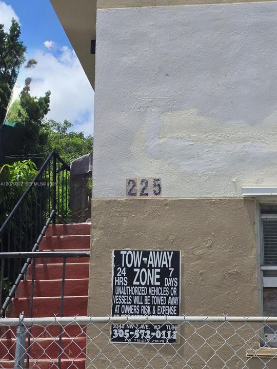 For Rent: $899 (1 beds, 1 baths, 5469 Square Feet)
