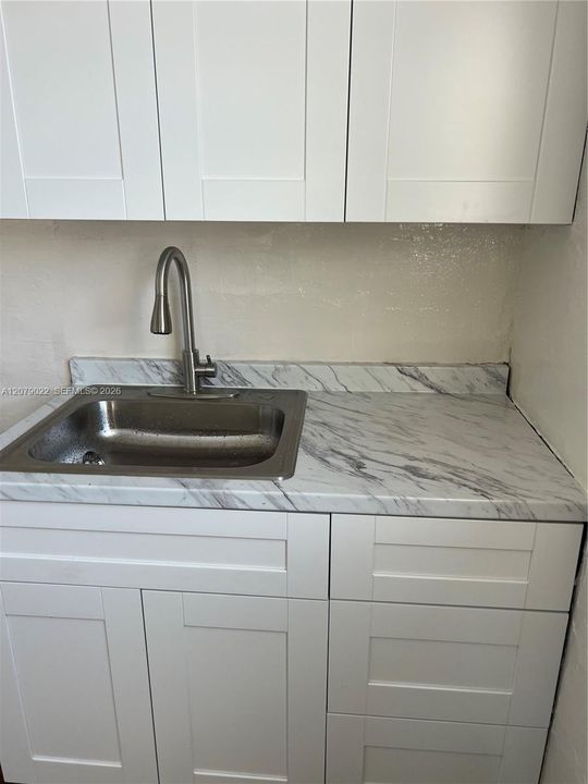 For Rent: $899 (1 beds, 1 baths, 5469 Square Feet)