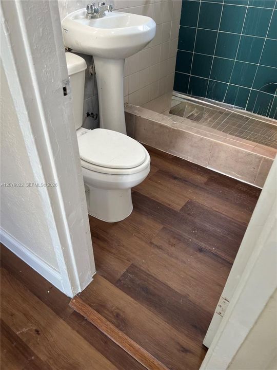 For Rent: $899 (1 beds, 1 baths, 5469 Square Feet)