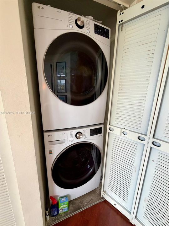 For Rent: $5,900 (2 beds, 2 baths, 1053 Square Feet)