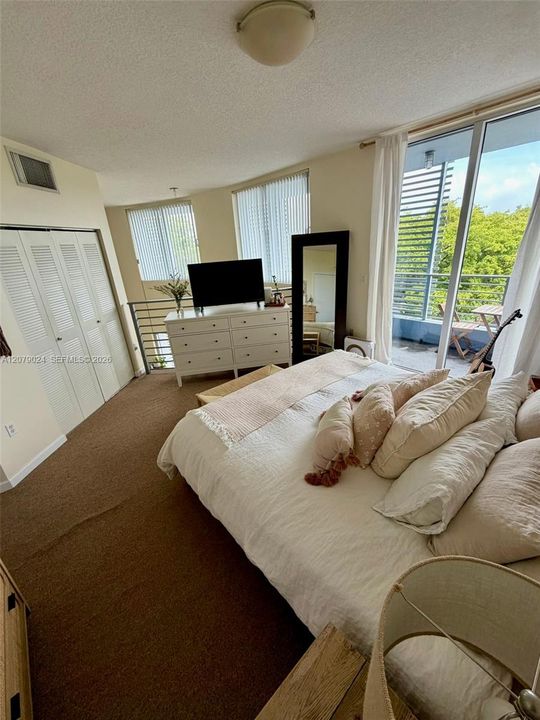 For Rent: $5,900 (2 beds, 2 baths, 1053 Square Feet)