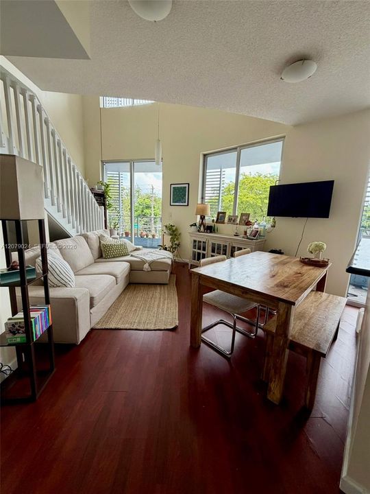 For Rent: $5,900 (2 beds, 2 baths, 1053 Square Feet)