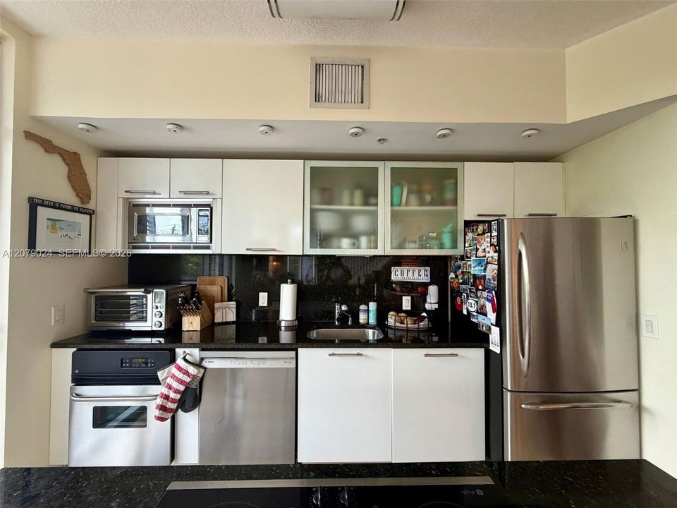 For Rent: $5,900 (2 beds, 2 baths, 1053 Square Feet)