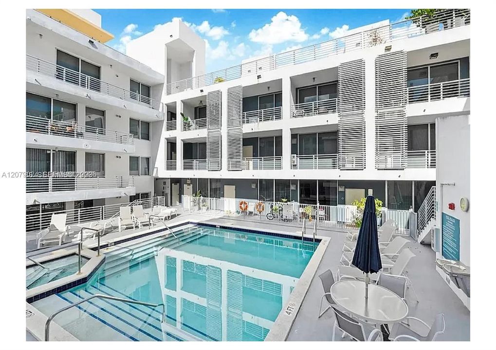 For Rent: $5,900 (2 beds, 2 baths, 1053 Square Feet)
