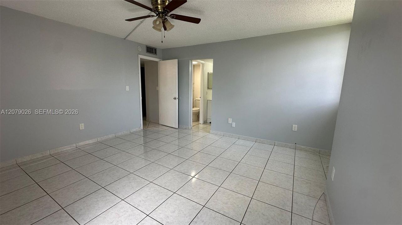 For Rent: $2,250 (2 beds, 2 baths, 1060 Square Feet)