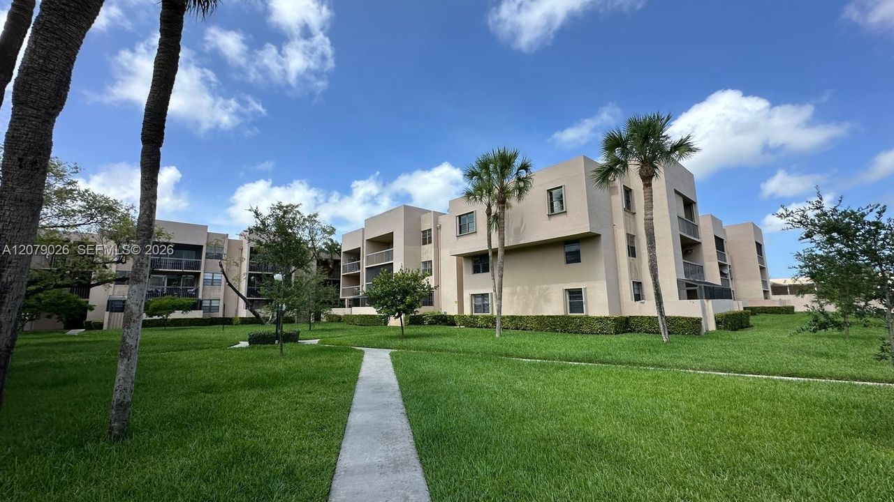 For Rent: $2,250 (2 beds, 2 baths, 1060 Square Feet)