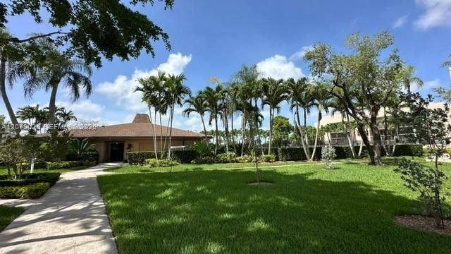 For Rent: $2,250 (2 beds, 2 baths, 1060 Square Feet)