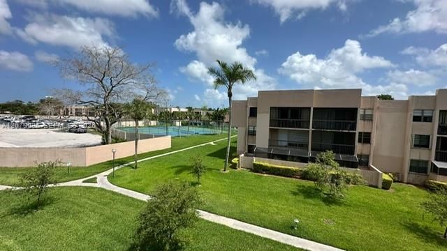 For Rent: $2,250 (2 beds, 2 baths, 1060 Square Feet)
