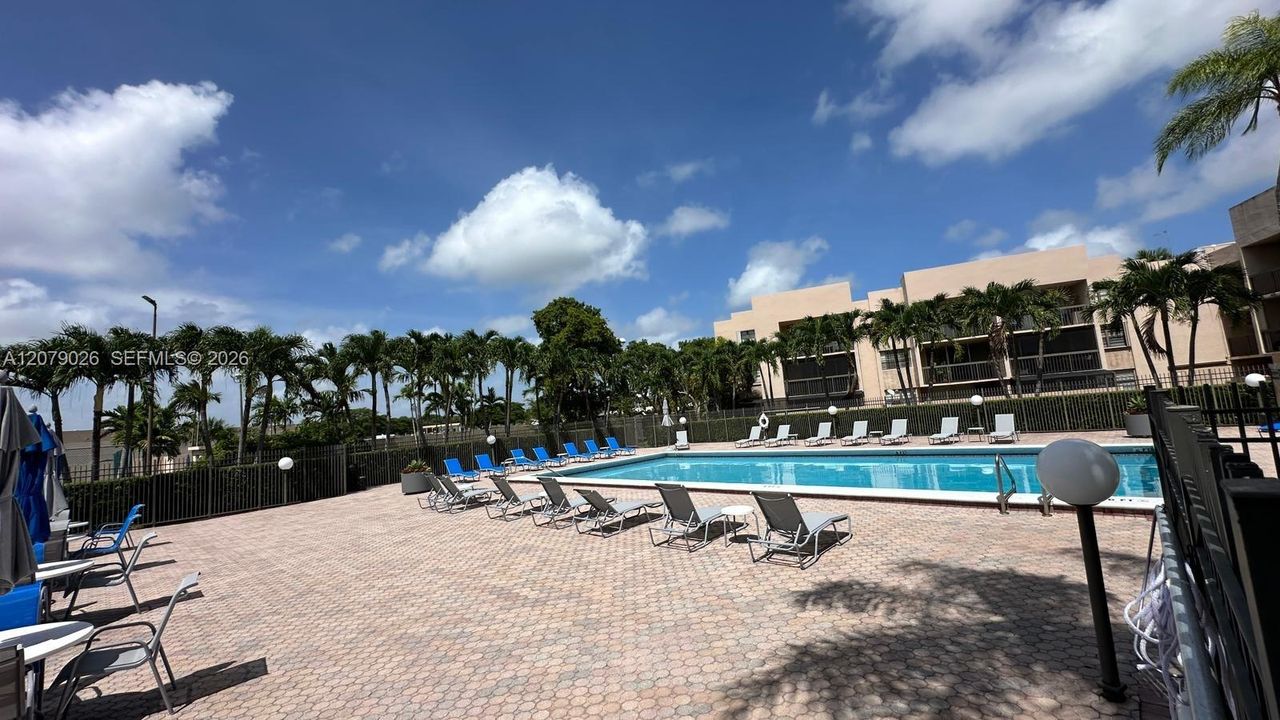 For Rent: $2,250 (2 beds, 2 baths, 1060 Square Feet)