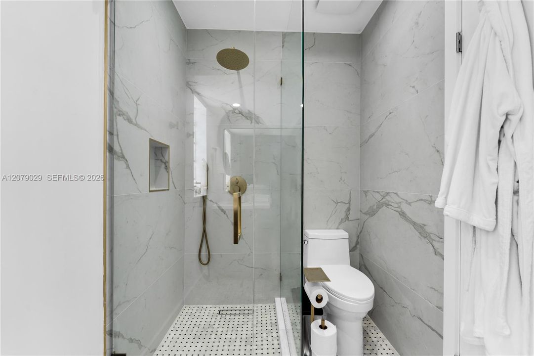 For Rent: $17,500 (4 beds, 3 baths, 2928 Square Feet)