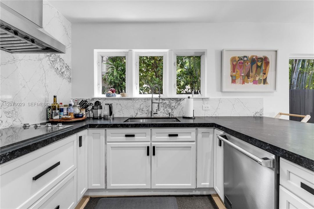 For Rent: $17,500 (4 beds, 3 baths, 2928 Square Feet)