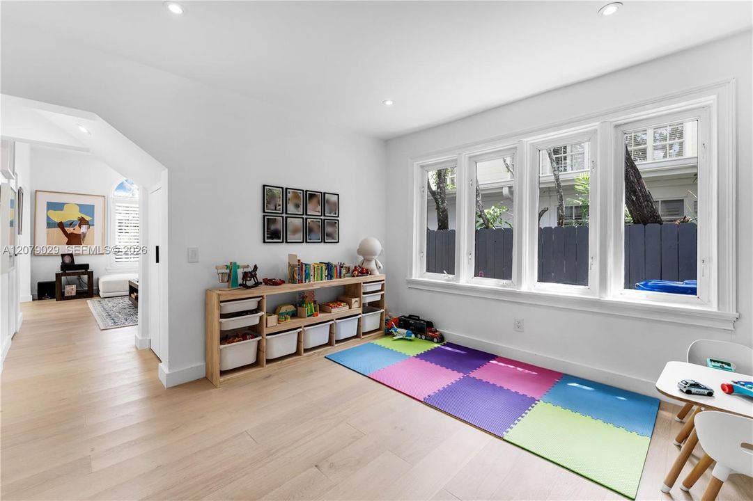 For Rent: $17,500 (4 beds, 3 baths, 2928 Square Feet)