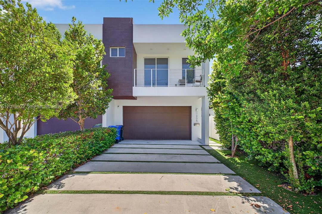 For Sale: $1,299,000 (4 beds, 3 baths, 2240 Square Feet)