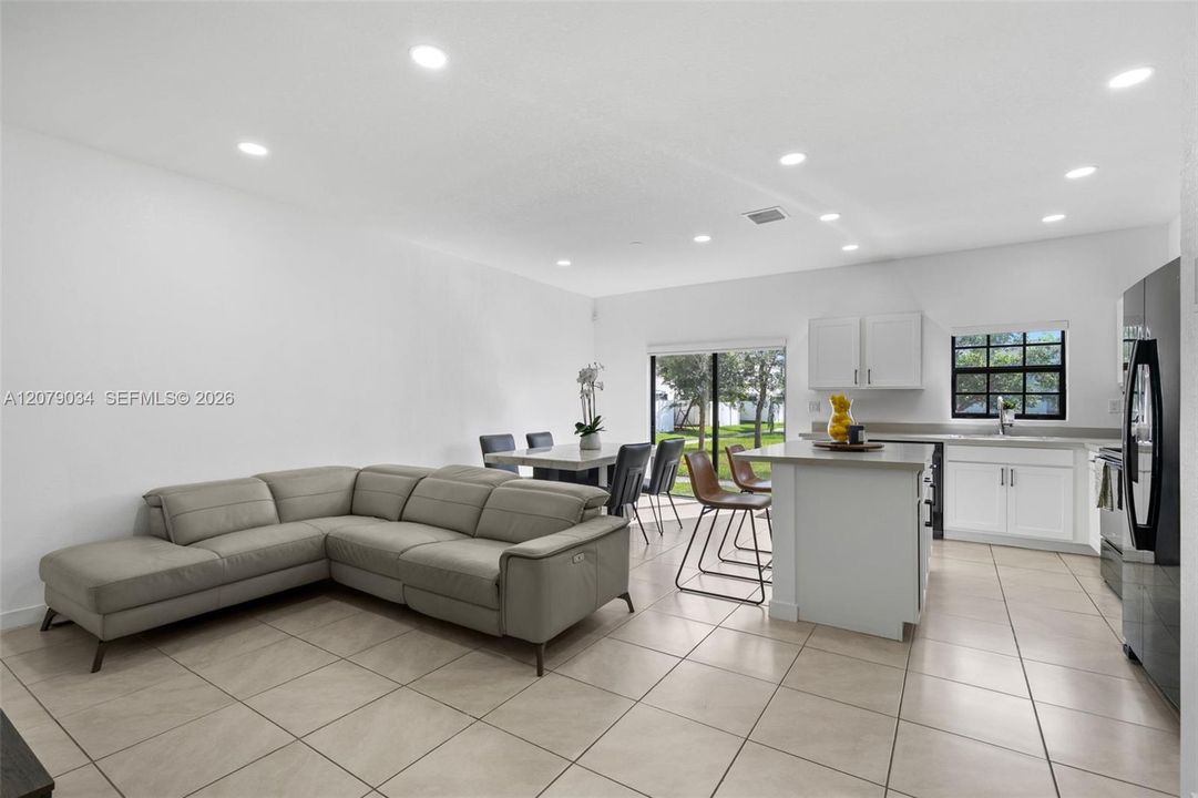 En Venta: $338,000 (3 camas, 2 baños, 1466 Pies cuadrados)