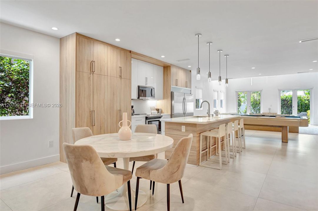 For Sale: $1,375,000 (3 beds, 4 baths, 2888 Square Feet)