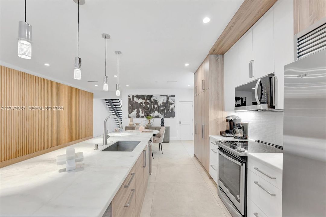 For Sale: $1,375,000 (3 beds, 4 baths, 2888 Square Feet)