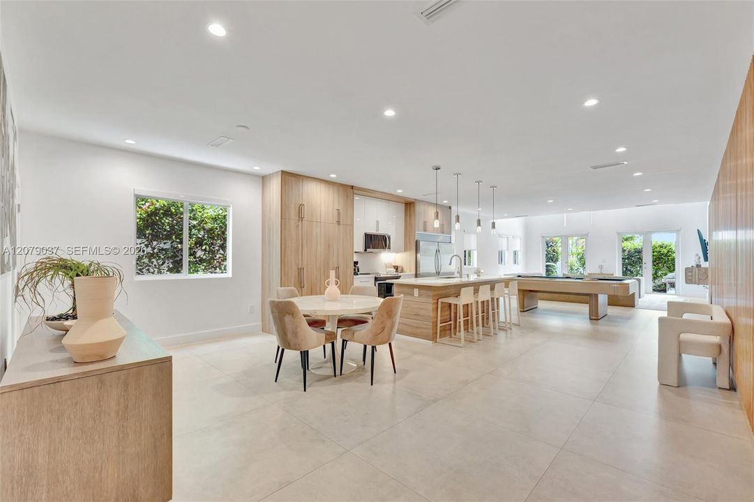 For Sale: $1,375,000 (3 beds, 4 baths, 2888 Square Feet)